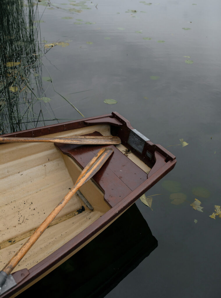 Ruderboot im See.