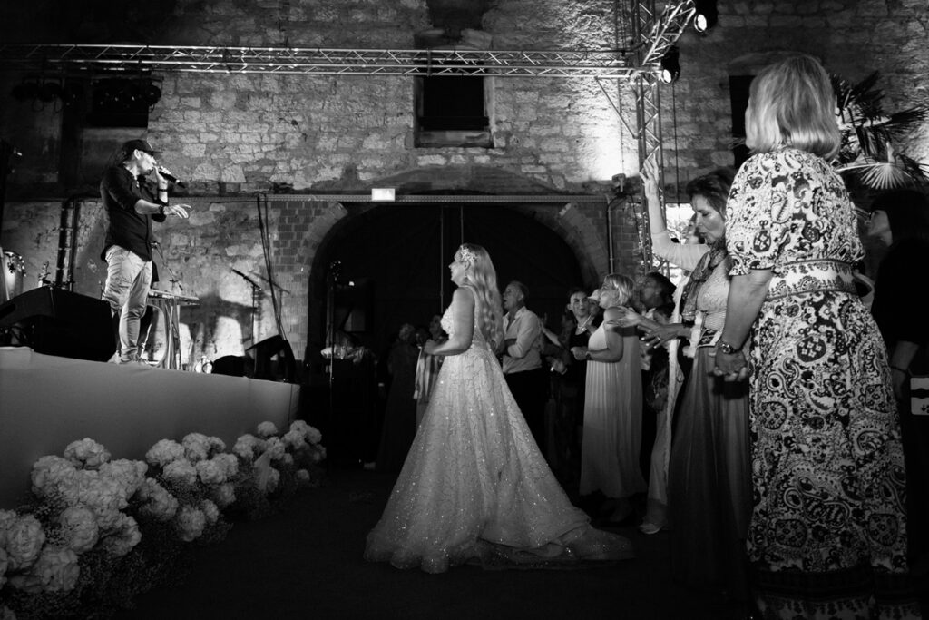 Marques performing at Ellwangen Palace in front of bride and guests