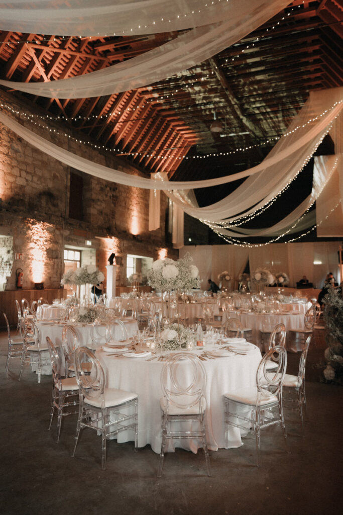 Dinner Setting im Schloss Ellwangen mit Ghost Stühlen