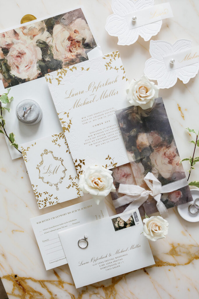 Hochzeitspapeterie mit Goldprägung