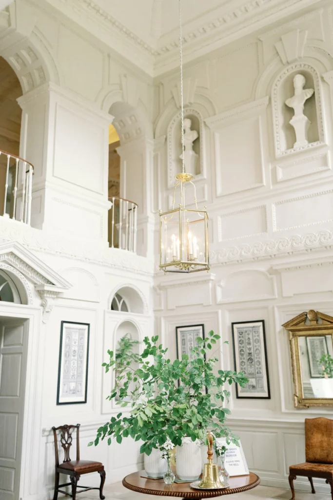 Die prachtvolle historische Eingangshalle im Herrenhaus Gloster House mit georgianischer Architektur